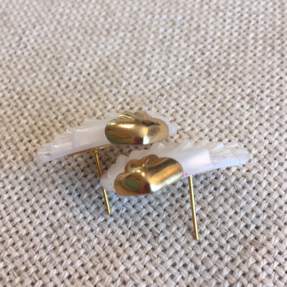 Vintage Pearly Acrylic Wing Ruffle Earrings - Picture 5 of 8